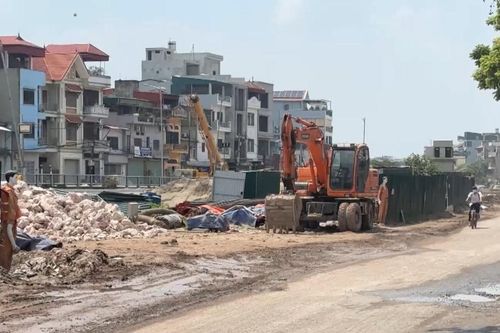 Người dân khốn khổ vì bụi bẩn quanh công trường kênh La Khê