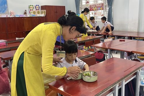 Nhiều trường TP. HCM hoãn bán trú, có trường linh động 'gỡ khó' cho phụ huynh