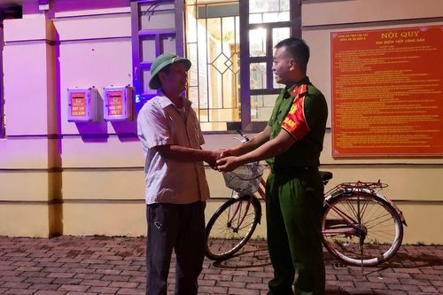 Cụ ông 70 tuổi đi xe đạp thăm con gái rồi lạc cách nhà gần 100 km đã về với gia đình