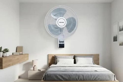 Vì sao nhiều gia đình vẫn ưu tiên quạt treo tường thay vì chỉ dùng điều hòa?