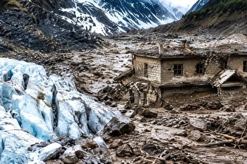 Bí mật đáng sợ trên lớp tuyết trắng Himalaya
