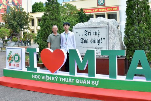 Đạt 29,75 điểm, thủ khoa hệ dân sự Học viện Kỹ thuật Quân sự chọn ngành Bán dẫn