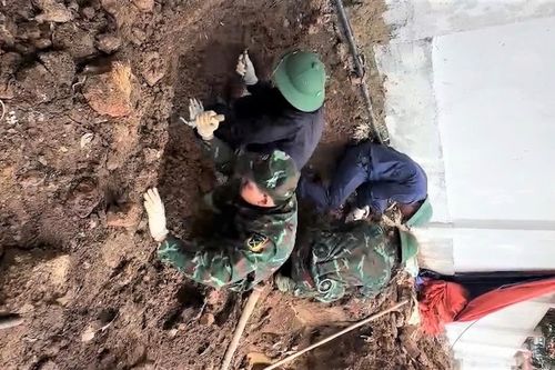 Phát hiện 2 hài cốt liệt sĩ ở khu vực Thành cổ Quảng Trị cùng nhiêu di vật