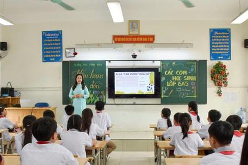 Ngày đầu trở lại trường: Học sinh Hà Nội háo hức với năm học mới