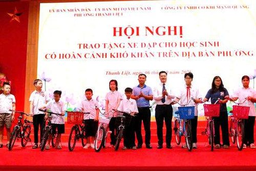 Phường Thanh Liệt trao 100 xe đạp, chăm lo thiết thực cho trẻ em khó khăn