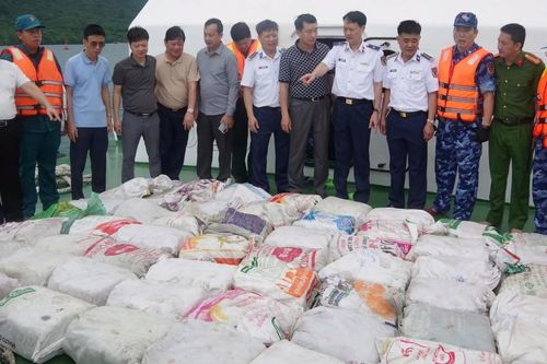 Đột kích tàu cá chở hơn 1,1 tấn ma túy, bóc gỡ đường dây vận chuyển chất cấm xuyên quốc gia
