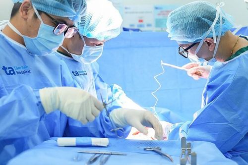 Thai phụ 33 tuổi xoắn buồng trứng tái diễn sau 4 ngày: Cảnh báo dấu hiệu dễ nhầm với chuyển dạ