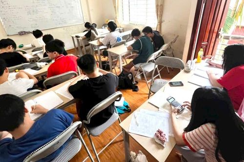 Dạy 'chéo môn' cho học sinh mình phụ trách có vi phạm quy định dạy thêm?