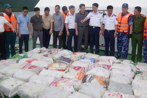 Kiểm tra tàu cá, phát hiện hơn 1 tấn ma túy