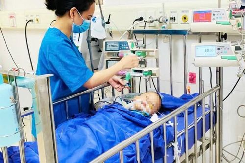 Bệnh nhi thủng ruột nguy kịch vì nuốt 3 viên nam châm trong đồ chơi