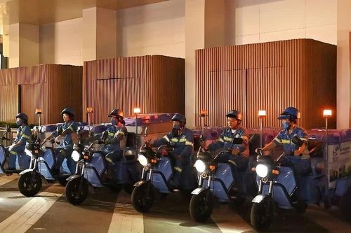 Hà Nội thử nghiệm xe điện thu gom rác tại khu vực trung tâm