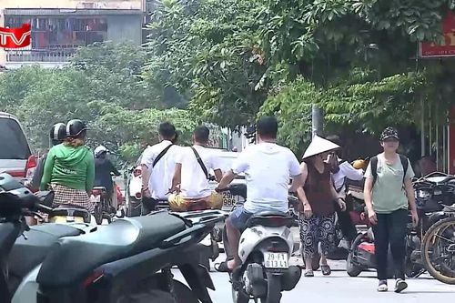 Chủ xe có thể bị phạt nặng khi giao xe máy cho học sinh sử dụng