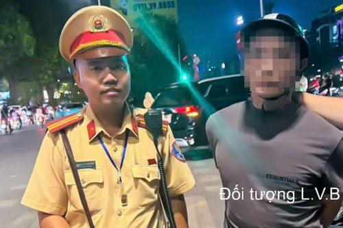 CSGT phát hiện đối tượng giấu ma túy trong miệng khi kiểm tra nồng độ cồn