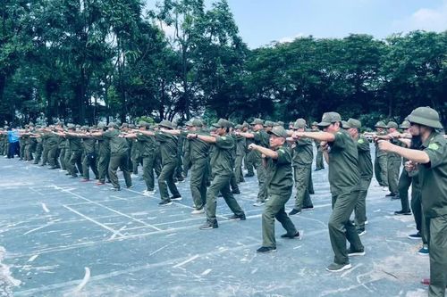 Tổ chức tập luyện võ thuật cho lực lượng an ninh cơ sở
