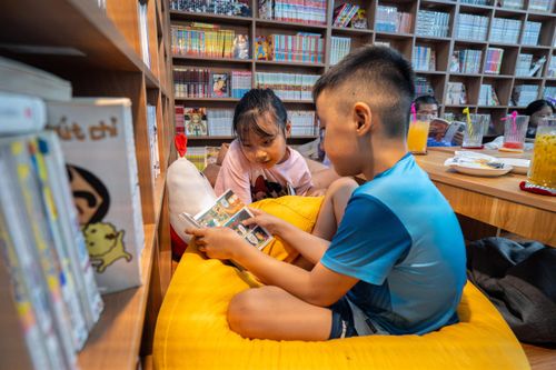 'Trở về tuổi thơ' trong tiệm truyện tranh ở khu tập thể cũ