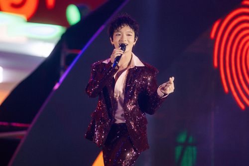 Hoàng Dũng đầy sức hút nhưng concert vẫn có điểm trừ đáng tiếc