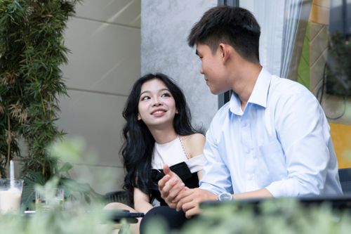 Hành động khiến bạn lập tức có sức hút trong mắt người đối diện
