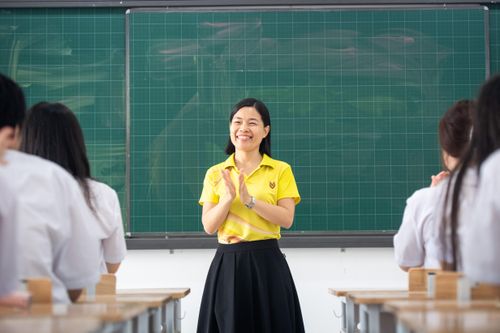 Giáo viên dạy thêm 'chéo môn' có vi phạm?