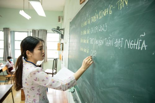 Bộ Nội vụ hướng dẫn tinh giản hiệu trưởng sau sắp xếp trường học
