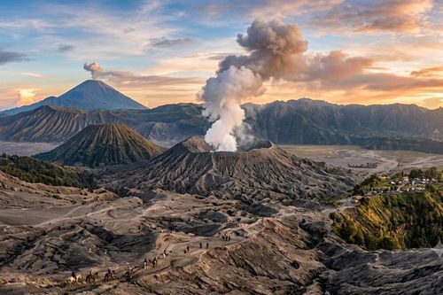 Indonesia mở lại 5 sân bay sau sự cố tro núi lửa Anak Krakatau
