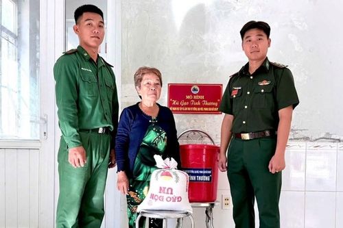 Đồn Biên phòng cửa khẩu Vĩnh Hội Đông duy trì mô hình 'Hũ gạo tình thương'