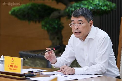 Thủ tướng yêu cầu tăng cường quản lý thức ăn đường phố, bếp ăn tập thể và suất ăn trường học