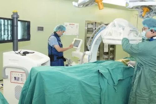 Xử lý dự án chậm tiến độ, bảo đảm chăm sóc toàn diện sức khỏe nhân dân