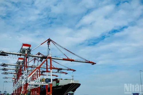 Thành phố Hồ Chí Minh giữ vững đà tăng trưởng