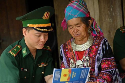 Đồng hành chuyển đổi số nơi biên giới