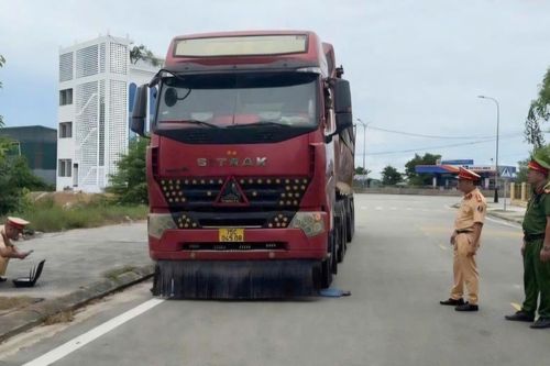 CSGT Huế siết vi phạm xe kinh doanh vận tải
