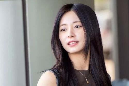 Tzuyu (TWICE) 'sánh đôi' cùng Jang Wonyoung