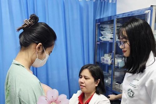 7 năm mang 5 kg khối u ngực, cô gái tìm lại vóc dáng tuổi đôi mươi
