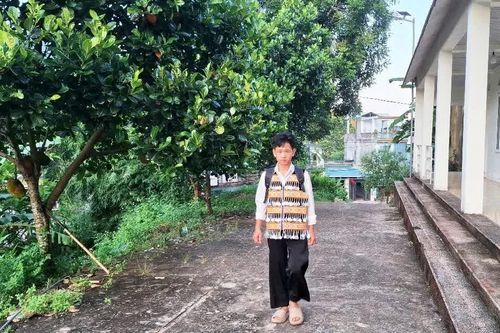 Từ đỉnh Hin Phăng, cậu học trò Mông mang ước mơ xuống núi