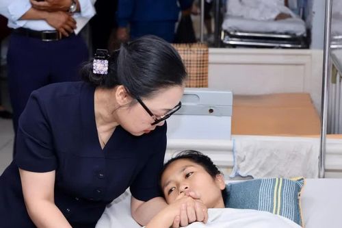 Thứ trưởng Nguyễn Thị Quyên Thanh thăm cô giáo mầm non xả thân cứu trẻ