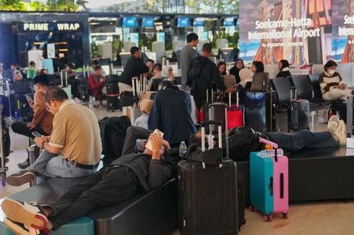 Các sân bay Indonesia mở cửa trở lại sau khủng hoảng tro bụi núi lửa
