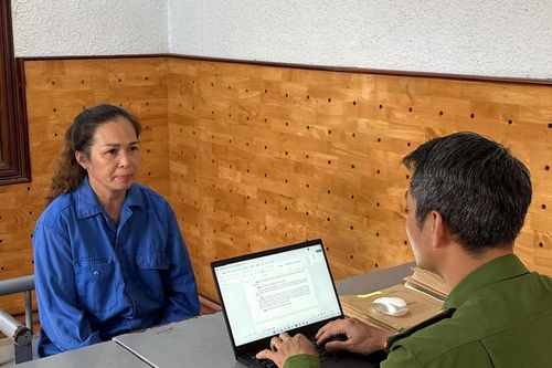 Nhận tiền 'bảo kê' để lâm sản lậu lọt trạm, 9 cán bộ bảo vệ rừng tại Đắk Lắk bị khởi tố.
