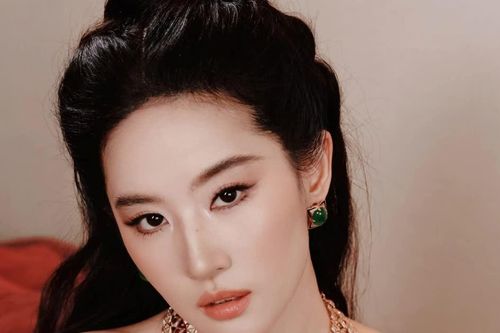 Hồ Ngọc Hà xuất hiện bên Lưu Diệc Phi