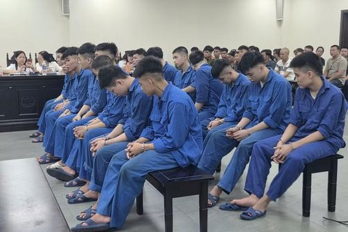 Phạt tù 18 đối tượng rủ nhau ra đường 'tìm ai gây sự thì đánh'