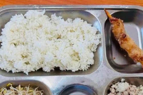 Hà Nội: Bữa ăn bán trú của học sinh lèo tèo, lãnh đạo xã nói gì?