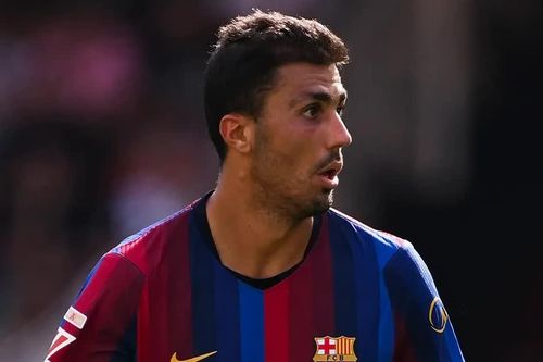 Rodri gây bão vì chê đối thủ của Barcelona 'quá yếu, không lên bóng qua nửa sân'
