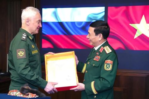 Đại tướng Phan Văn Giang hội kiến Bộ trưởng Quốc phòng Nga tại Moscow
