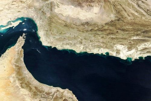 Iran siết kiểm soát Hormuz, dòng chảy dầu mỏ chịu sức ép