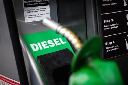 Vì sao giá diesel tăng cao dù giá dầu thô chưa lập kỷ lục?