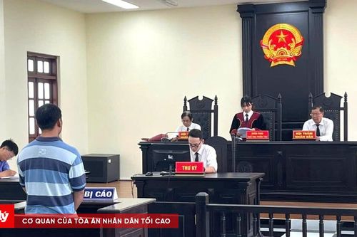 Qua đường không đúng nơi quy định, nguy cơ tai nạn từ một bước chân