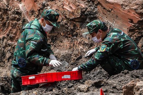 Một ngày tìm kiếm hài cốt liệt sĩ của Đội K74 ở Công viên Lê Thị Riêng