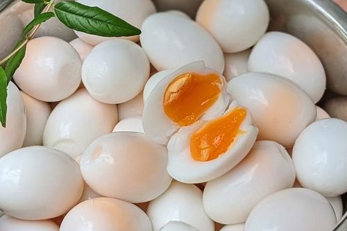Luộc trứng vịt bao nhiêu phút thì chín, cách luộc dễ bóc vỏ?
