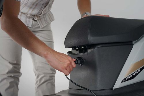 Những thói quen khi sạc xe máy điện có thể gây cháy, nổ