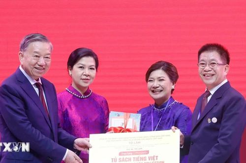 Gìn giữ tiếng mẹ đẻ, kết nối cộng đồng người Việt Nam ở nước ngoài