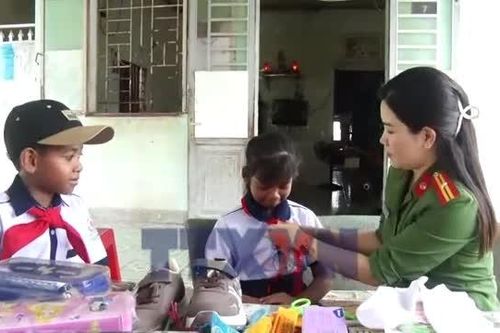 Khi Công an xã là cha mẹ nuôi của trẻ mồ côi