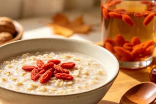 Ăn kỷ tử mỗi ngày để 'bồi bổ', người đàn ông 56 tuổi ngỡ ngàng khi đi khám